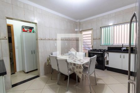 Casa à venda com 220m², 2 quartos e 2 vagasCozinha