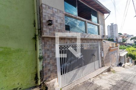 Casa à venda com 220m², 2 quartos e 2 vagasFachada