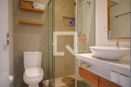 Banheiro suite 1 de apartamento para alugar com 3 quartos, 135m² em Lagoa da Conceição, Florianópolis
