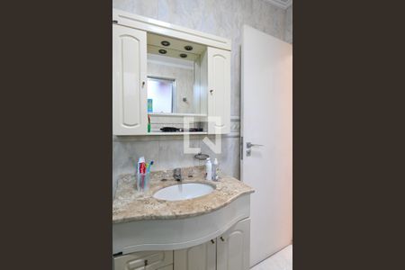 Casa à venda com 215m², 3 quartos e 2 vagas Casa à venda com 215m², 3 quartos e 2 vagasBanheiro