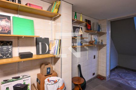 Casa à venda com 215m², 3 quartos e 2 vagas Casa à venda com 215m², 3 quartos e 2 vagasSótão