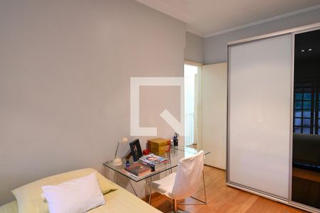 Casa à venda com 215m², 3 quartos e 2 vagas Casa à venda com 215m², 3 quartos e 2 vagasQuarto 2