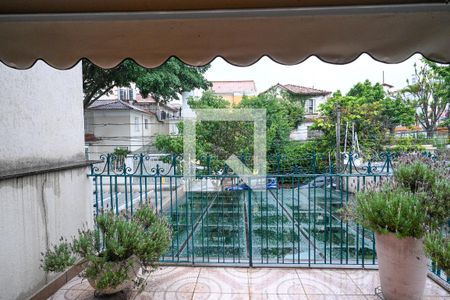 Casa à venda com 215m², 3 quartos e 2 vagas Casa à venda com 215m², 3 quartos e 2 vagasVaranda quarto 3