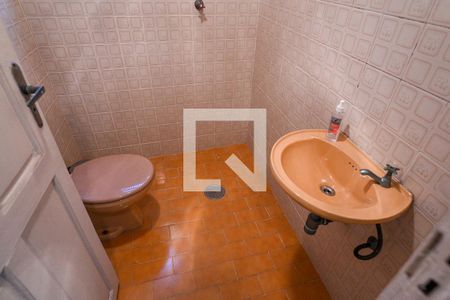 Casa à venda com 215m², 3 quartos e 2 vagas Casa à venda com 215m², 3 quartos e 2 vagasBanheiro de Serviço