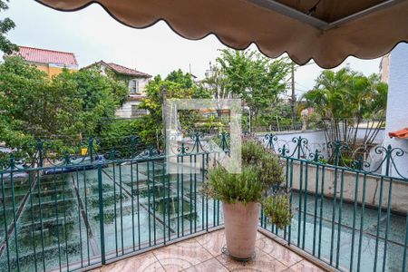 Casa à venda com 215m², 3 quartos e 2 vagas Casa à venda com 215m², 3 quartos e 2 vagasVaranda quarto 3