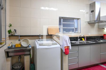 Casa à venda com 215m², 3 quartos e 2 vagas Casa à venda com 215m², 3 quartos e 2 vagasÁrea de Serviço