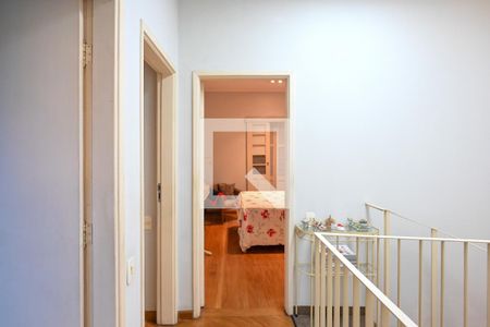 Corredor 2° andar de casa à venda com 3 quartos, 215m² em Aclimação, São Paulo