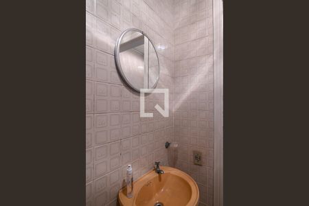 Casa à venda com 215m², 3 quartos e 2 vagas Casa à venda com 215m², 3 quartos e 2 vagasBanheiro de Serviço