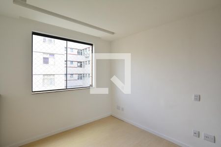 Quarto de apartamento à venda com 3 quartos, 115m² em Caiçara-adelaide, Belo Horizonte