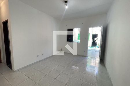 Sala de casa para alugar com 2 quartos, 64m² em Vila São Sebastião, Duque de Caxias
