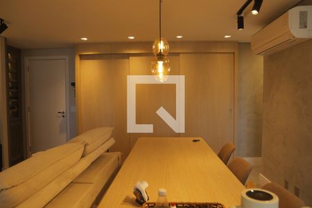 Apartamento para alugar com 72m², 2 quartos e 1 vagaSala