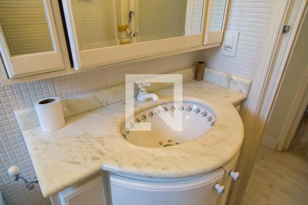 Apartamento à venda com 61m², 2 quartos e 2 vagasBanheiro da Suíte 2 - Pia