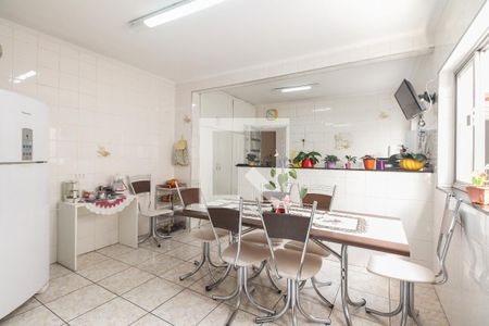 Casa à venda com 300m², 4 quartos e 5 vagasCozinha 