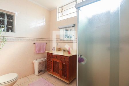 Casa à venda com 300m², 4 quartos e 5 vagasBanheiro Suíte 2