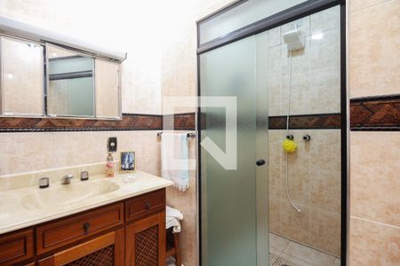 Casa à venda com 300m², 4 quartos e 5 vagasBanheiro Social 