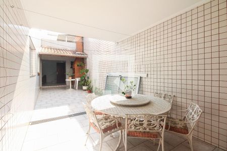 Casa à venda com 300m², 4 quartos e 5 vagasQuintal e Churrasqueira 