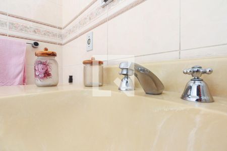 Casa à venda com 300m², 4 quartos e 5 vagasBanheiro Suíte 2