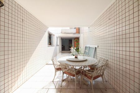 Casa à venda com 300m², 4 quartos e 5 vagasQuintal e Churrasqueira 