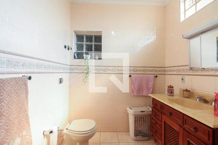 Casa à venda com 300m², 4 quartos e 5 vagasBanheiro Suíte 2