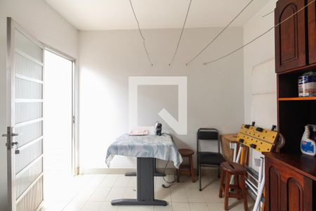 Casa à venda com 300m², 4 quartos e 5 vagasQuarto de Serviço 