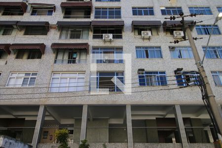 Apartamento à venda com 59m², 2 quartos e sem vagaAdesivo