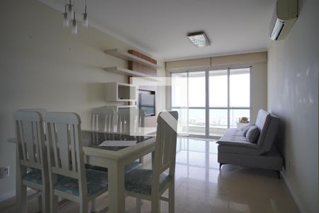 Sala  de apartamento para alugar com 2 quartos, 120m² em Centro, Florianópolis
