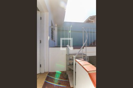 Casa à venda com 350m², 5 quartos e 10 vagasEscada