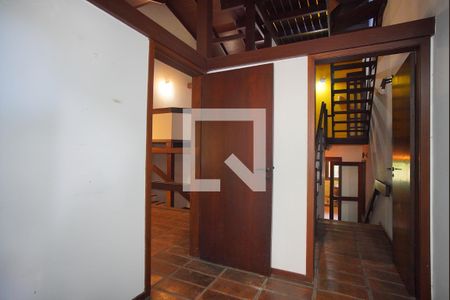 Hall de entrada de casa para alugar com 4 quartos, 340m² em Boa Vista, Porto Alegre