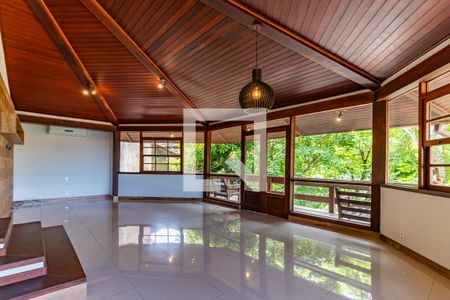 Sala 1 de casa à venda com 4 quartos, 385m² em Itaipu, Niterói