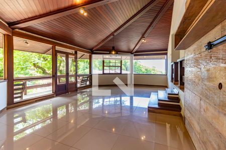 Sala 1 de casa à venda com 4 quartos, 385m² em Itaipu, Niterói