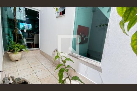 Casa à venda com 220m², 4 quartos e 4 vagas Casa à venda com 220m², 4 quartos e 4 vagasJardim de Inverno