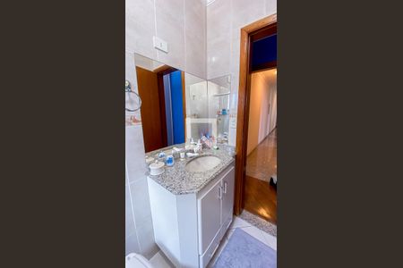 Casa à venda com 220m², 4 quartos e 4 vagas Casa à venda com 220m², 4 quartos e 4 vagasBanheiro da Suíte 2