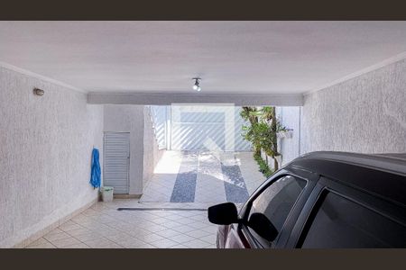 Casa à venda com 220m², 4 quartos e 4 vagas Casa à venda com 220m², 4 quartos e 4 vagasGaragem