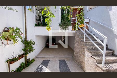 Casa à venda com 220m², 4 quartos e 4 vagas Casa à venda com 220m², 4 quartos e 4 vagasGaragem - Quintal