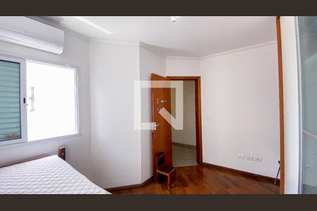 Casa à venda com 220m², 4 quartos e 4 vagas Casa à venda com 220m², 4 quartos e 4 vagasQuarto 1