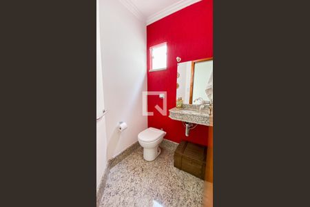 Casa à venda com 220m², 4 quartos e 4 vagas Casa à venda com 220m², 4 quartos e 4 vagasLavabo