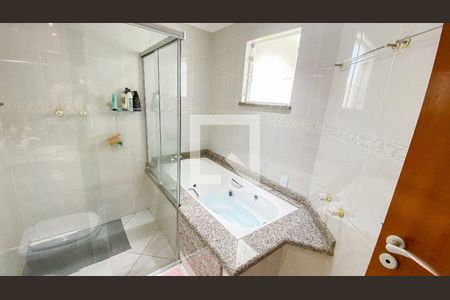 Casa à venda com 220m², 4 quartos e 4 vagas Casa à venda com 220m², 4 quartos e 4 vagasBanheiro da Suíte 1