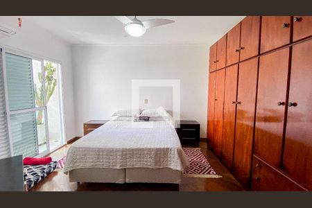 Casa à venda com 220m², 4 quartos e 4 vagas Casa à venda com 220m², 4 quartos e 4 vagasSuite 1