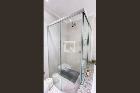 Casa à venda com 220m², 4 quartos e 4 vagas Casa à venda com 220m², 4 quartos e 4 vagasBanheiro da Suíte 1