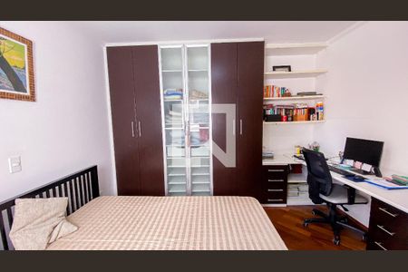 Casa à venda com 220m², 4 quartos e 4 vagas Casa à venda com 220m², 4 quartos e 4 vagasQuarto 2