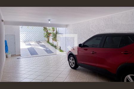 Casa à venda com 220m², 4 quartos e 4 vagas Casa à venda com 220m², 4 quartos e 4 vagasGaragem