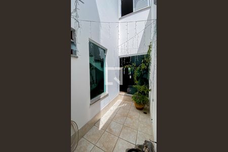 Casa à venda com 220m², 4 quartos e 4 vagas Casa à venda com 220m², 4 quartos e 4 vagasJardim de Inverno