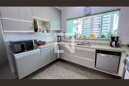 Casa à venda com 220m², 4 quartos e 4 vagas Casa à venda com 220m², 4 quartos e 4 vagasCozinha