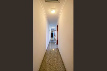 Casa à venda com 220m², 4 quartos e 4 vagas Casa à venda com 220m², 4 quartos e 4 vagasCorredor