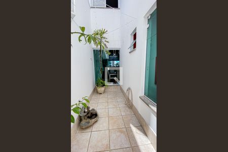 Casa à venda com 220m², 4 quartos e 4 vagas Casa à venda com 220m², 4 quartos e 4 vagasJardim de Inverno