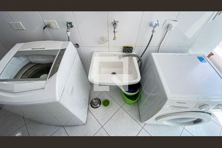 Casa à venda com 220m², 4 quartos e 4 vagas Casa à venda com 220m², 4 quartos e 4 vagasÁrea de Serviço