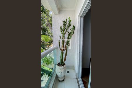 Casa à venda com 220m², 4 quartos e 4 vagas Casa à venda com 220m², 4 quartos e 4 vagasVaranda da Suíte 1