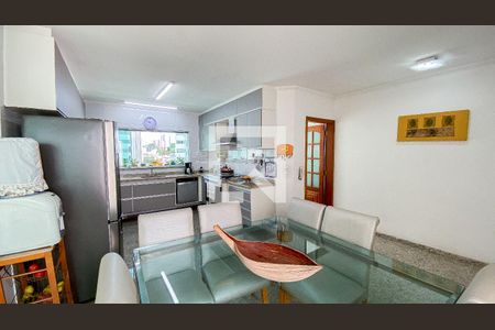 Casa à venda com 220m², 4 quartos e 4 vagas Casa à venda com 220m², 4 quartos e 4 vagasCozinha