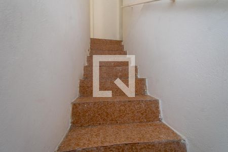 Casa para alugar com 110m², 2 quartos e 1 vaga Casa para alugar com 110m², 2 quartos e 1 vagaEscada