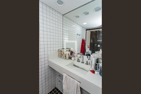 Apartamento à venda com 154m², 3 quartos e 3 vagas Apartamento à venda com 154m², 3 quartos e 3 vagasBanheiro suite